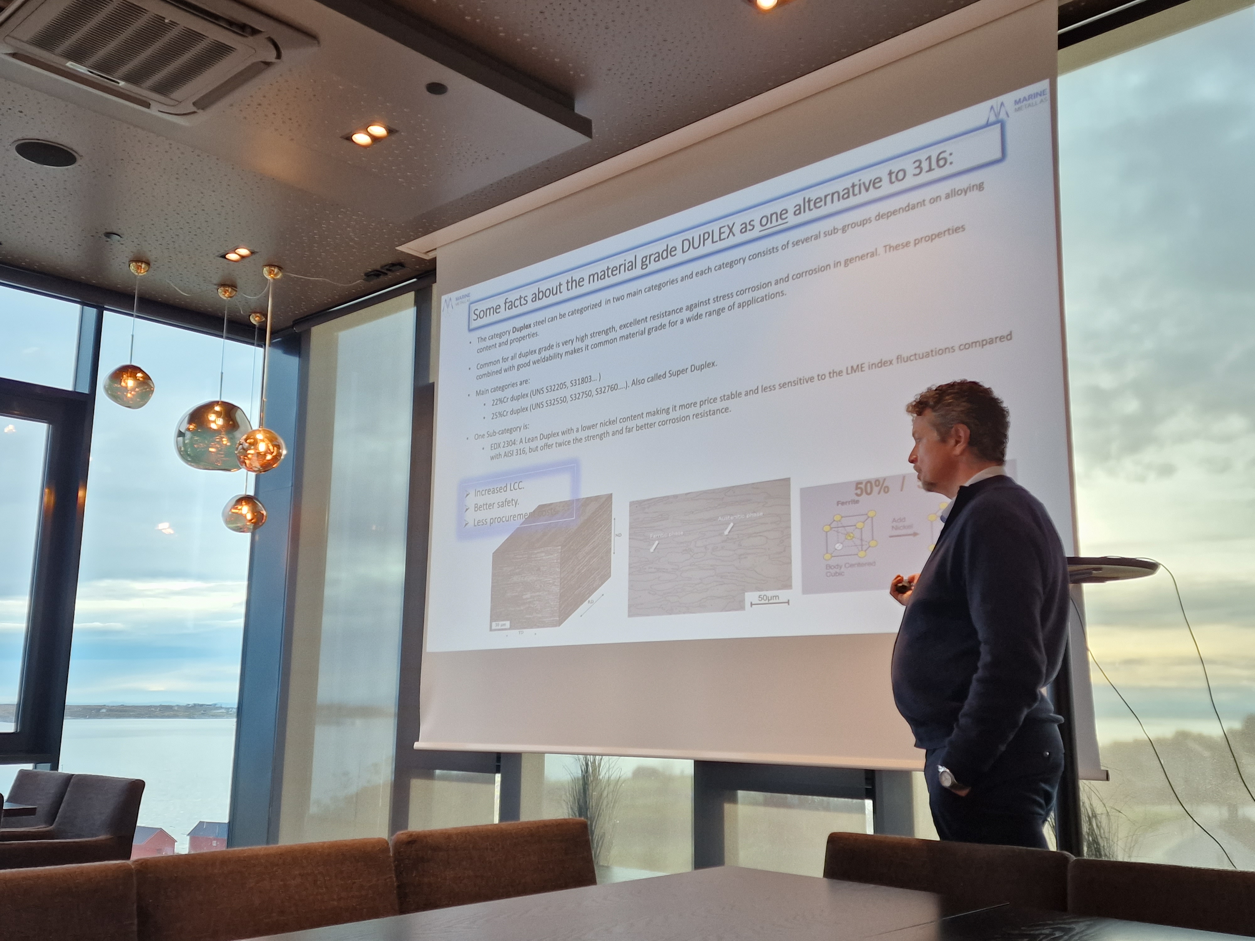 CEO for Marine Metall, Roar Landevaag, a representative of aquaculture suppliers, presenting sustainable material usage at the ASFF in Frøya 2022. Credit: Blått Kompetansesenter.
